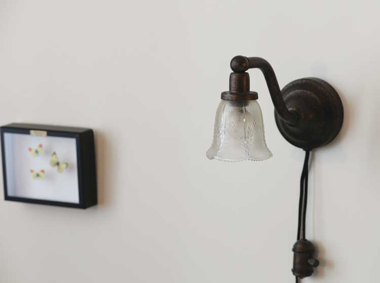 The NoMad Antique light fittings and carefully placed <br /></noscript> artwork can be found throughout the hotel.