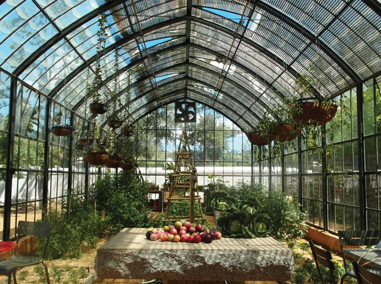 Babylonstoren Quite literally a green house, here you can enjoy light home made snacks. Everything that comes from the garden ends up at the Green House Café, seasonal salads and freshly baked cupcakes are a delight!