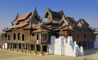Sleep in a monastery in Myanmar! <br /></noscript>via: Huffington Post