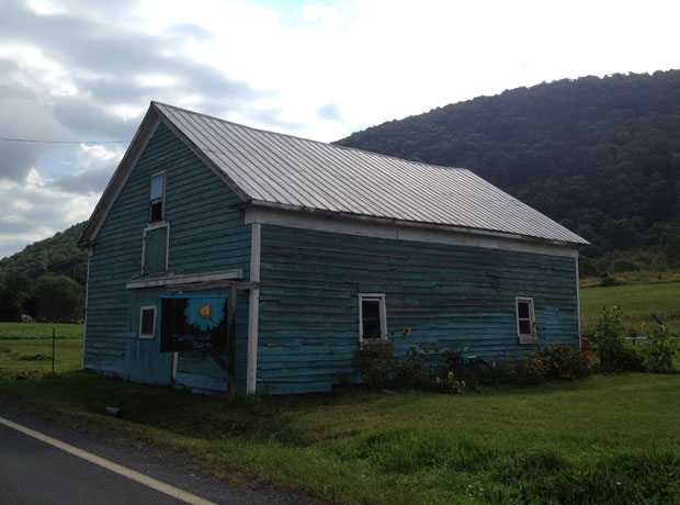 Turquoise Barn The namesake Turquoise Barn, where the owner has his workshop/studio.