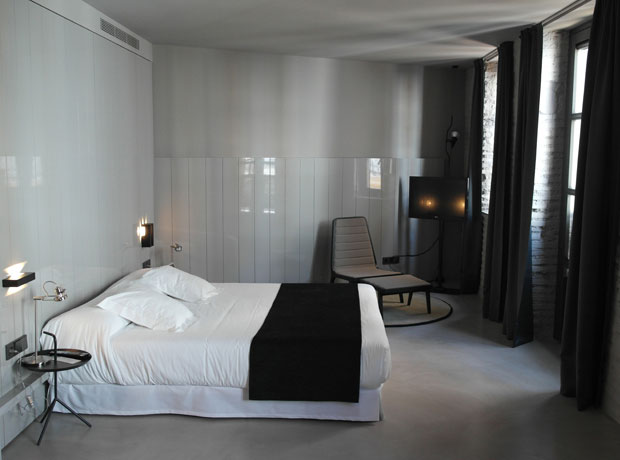 Caro Hotel King size bed, oh so comfortable with beautiful floor to ceiling windows out to the street.