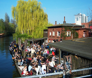 more a pre or post-party hang out than a club. on the river and worth a visit…
