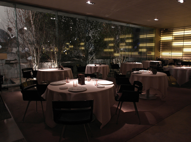 Hotel Omm OMM’s gorgeous Michelin Star restaurant Roca Moo (love <br></noscript> the name too!). 