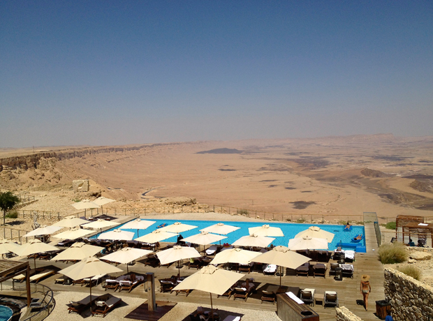 Beresheet Hotel A view of the pool overlooking the Ramon Crater.