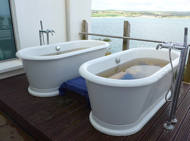 Cliff House Hotel Hot seaweed bath for two in the great outdoors!
