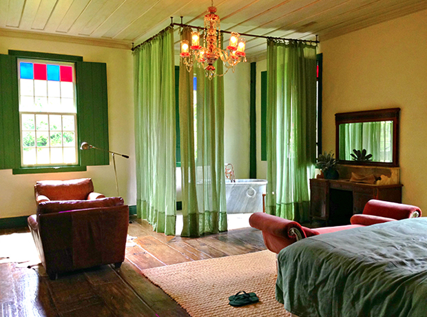 Reserva do Ibitipoca The room is simply perfect: spacious, stylish, romantic, with this Victorian-style bathtub in the corner.