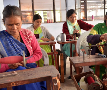 A women’s weaving cooperative in which over 800 women from the nearby villages are involved. The sheep, merino wool, pashmina and silk products are beautiful and long lasting.