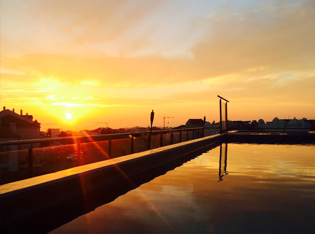 Surfers Lodge Peniche And sunset swims on the rooftop.
