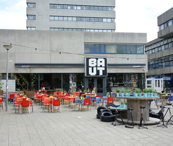 Pop-up restaurant and hangout opposite the hotel. Its popularity with young Amsterdammers the past couple of years is seriously endangering its temporary status.