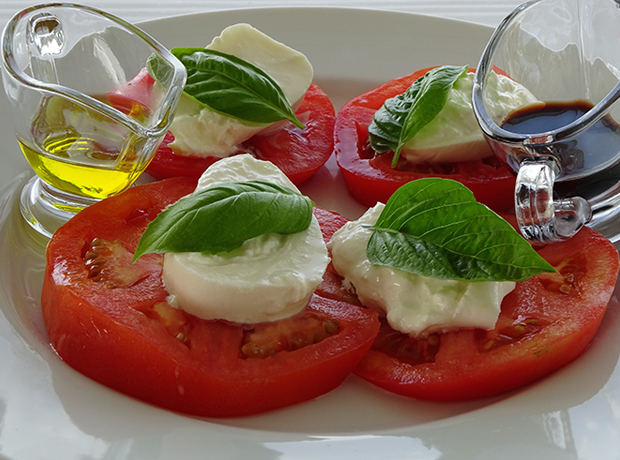 Casa Morada Fresh, delicious fare like the Burrata Caprese served poolside or en-suite. 
