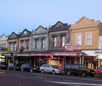 Take a short and cheap cab ride to Ponsonby Road