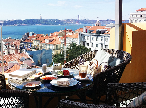 BAIRRO ALTO HOTEL Breakfast is served!