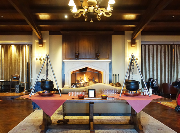 Montage Deer Valley This...is the vista room where you will fall in love with said fondue, sip mulled wine, and get serenaded by none other than the Voice finalist Ryan Innes. 