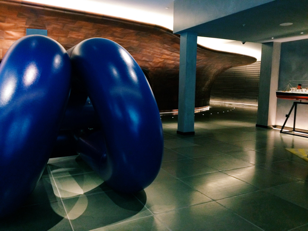 Mondrian London The bright blue installation in the lobby represents anchor chains; the reception desk is moulded in the form of a beaten copper hull that extends to the porte-cochere.
