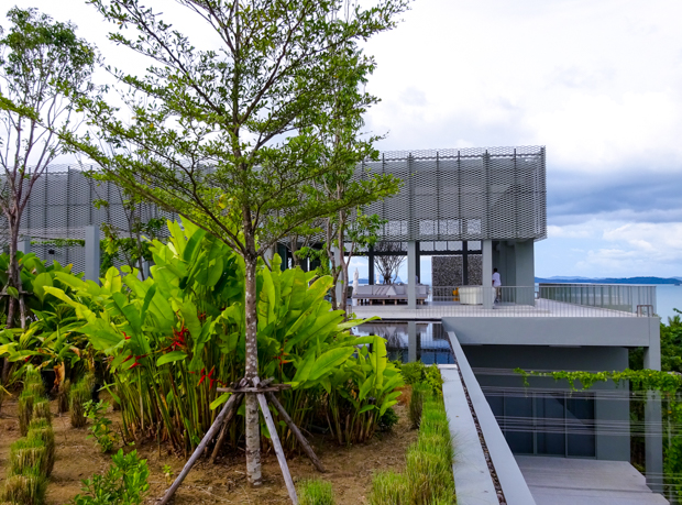 Point Yamu by COMO Nature meets modernity, the garden and rear façade…with views to the poolside lounge and sea. 