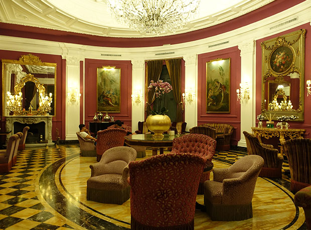 Baglioni Hotel Regina Old school elegance in vivid color off the lobby. 