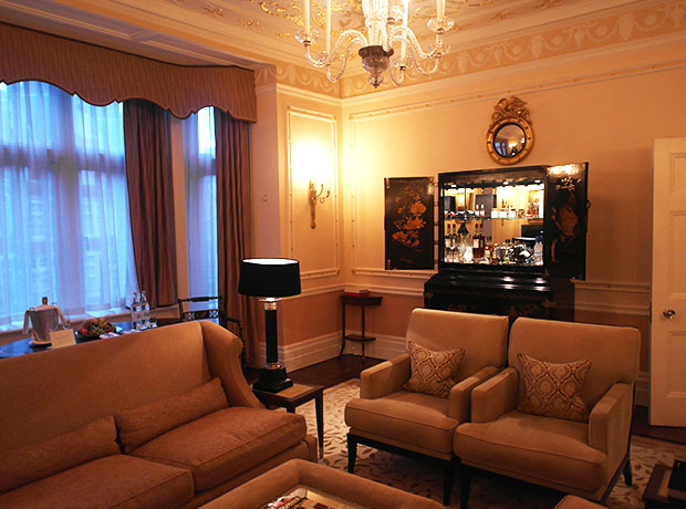 The Connaught The Connaught Suite living room with ‘grand’ mini bar and bay windows overlooking Carlos Place.