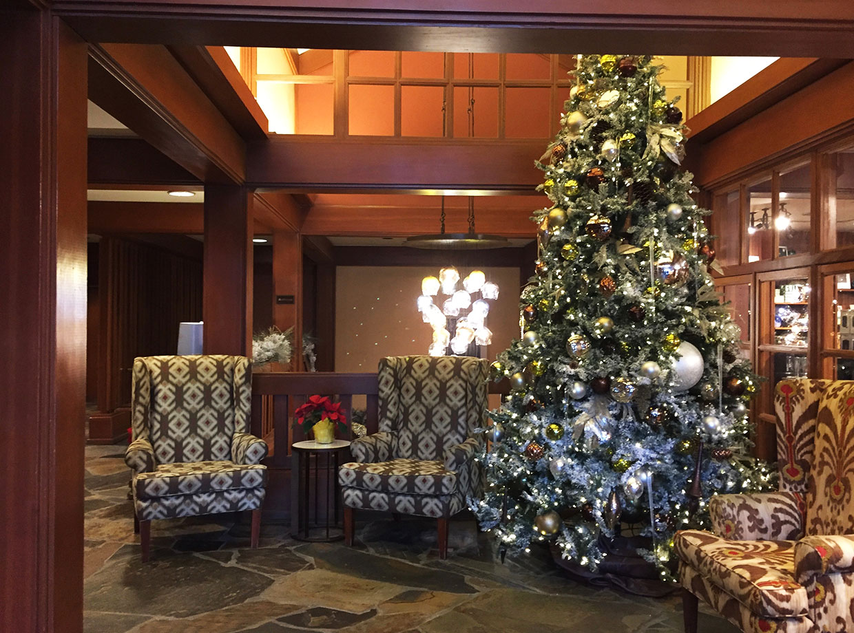 Salish Lodge & Spa Cozy lobby ready for the holidays!