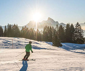 Gentle slopes, beautiful scenery: the extensive network of slopes is amazing to explore.