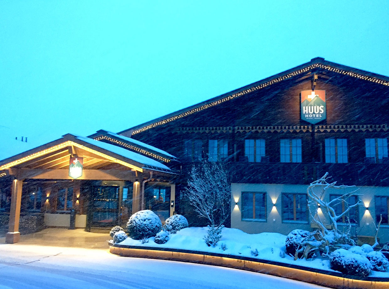 Huus Gstaad Atmospheric arrivals - even in a snowstorm! 