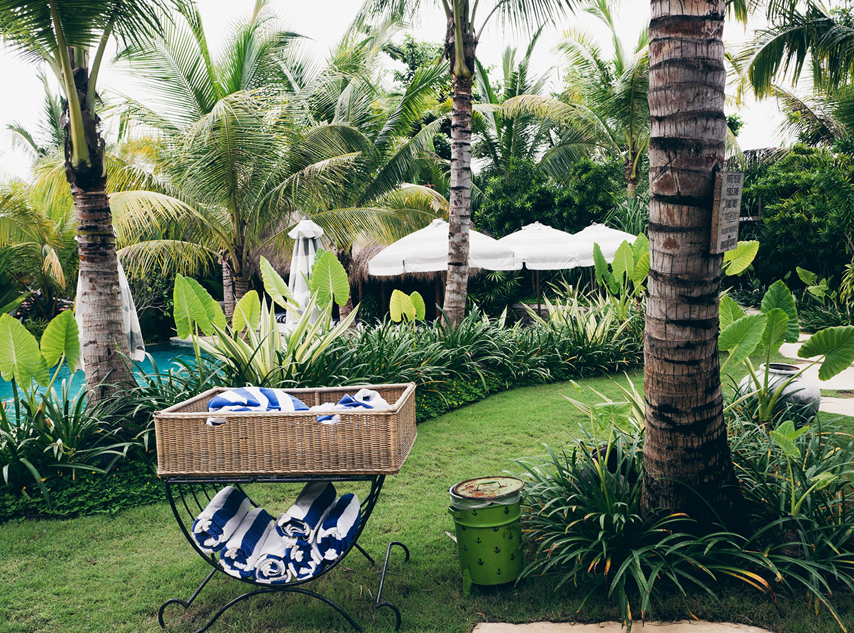 Hotel Komune Bali Fresh towels at the Beach Club.
