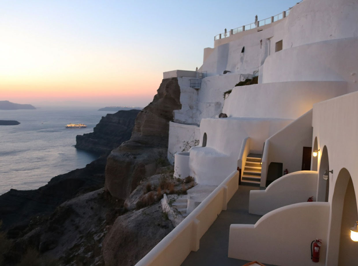 Petit Palace Boutique Hotel The evening glow - the hotel is carved into the cliffs.