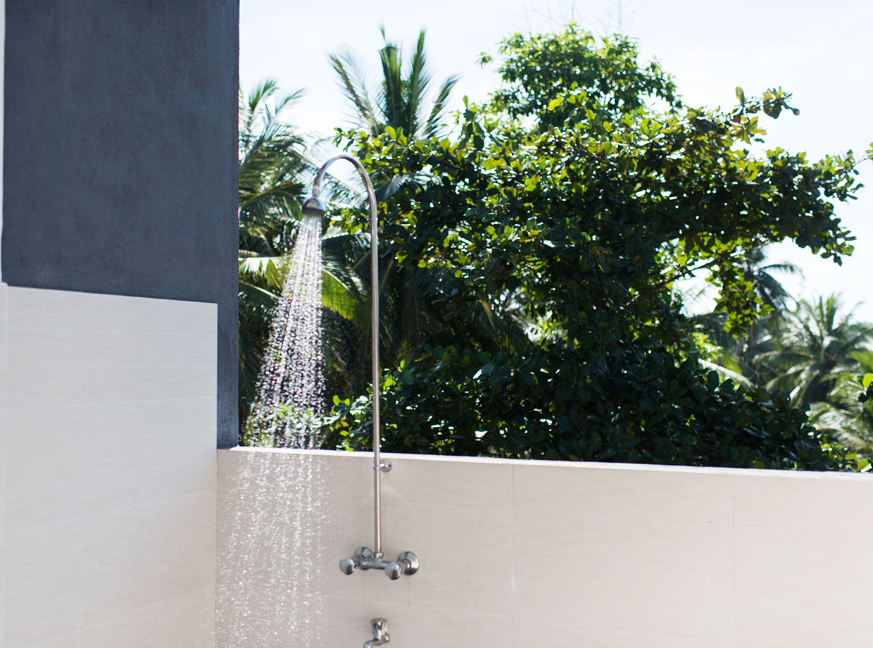 Jasper House Outdoor showers, which are particularly nice under a starry sky! Better if you are slightly on the shorter side of life, unlike me...