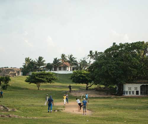 Walk around the Galle Fort at sunset