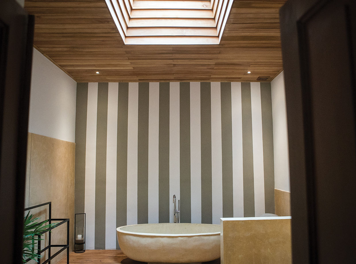 The Wallawwa Incredible bathtub in the suite. The bathrooms here have a sauna-like feel - lots of wood, stripes and a bright overhead skylight. 