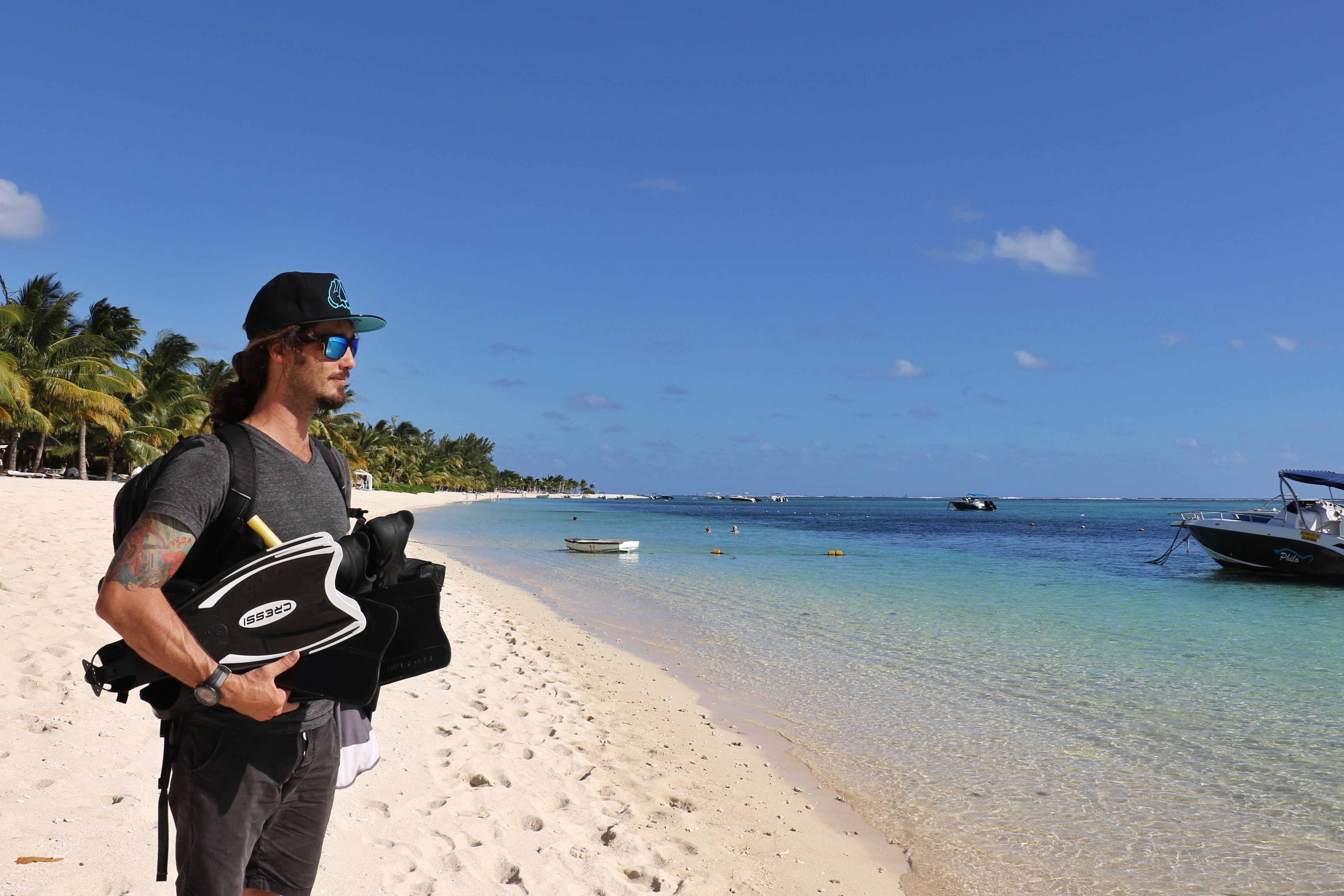 LUX* Le Morne Sparkling blue seas, and my most favorite fin mule & dive instructor @gideon.malan