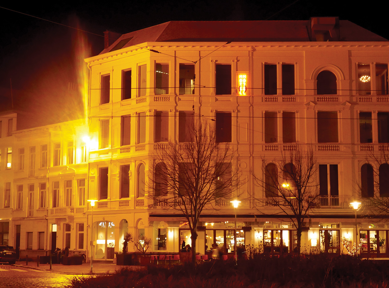 Hotel Pilar Pilar by night.