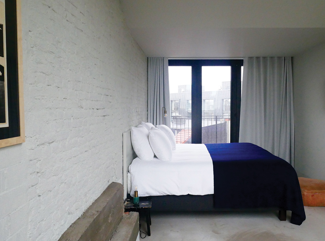 Hotel Pilar Bedroom eyes.
