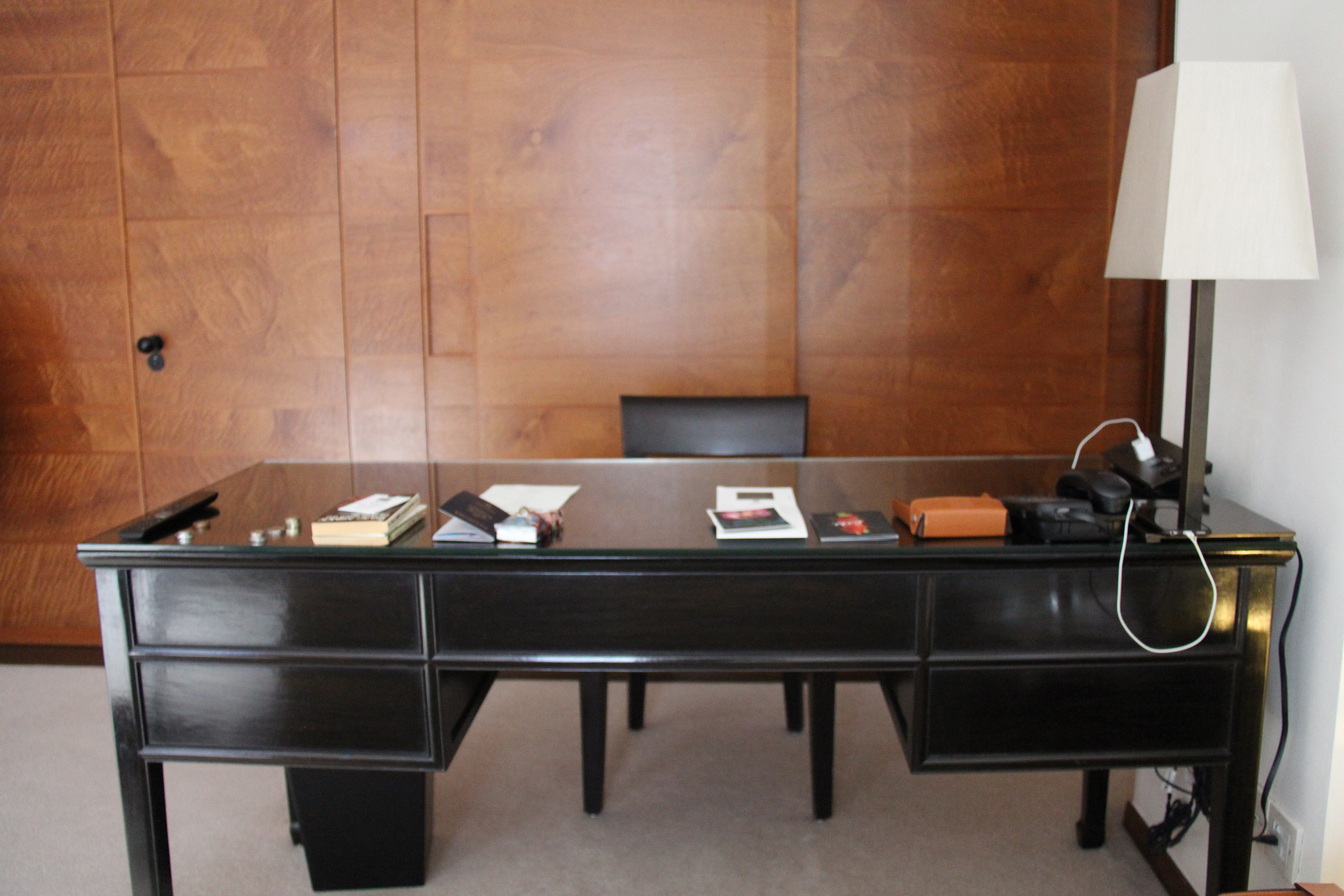 COMO The Halkin I loved having this huge desk in my room, I sat here most of the time while working.