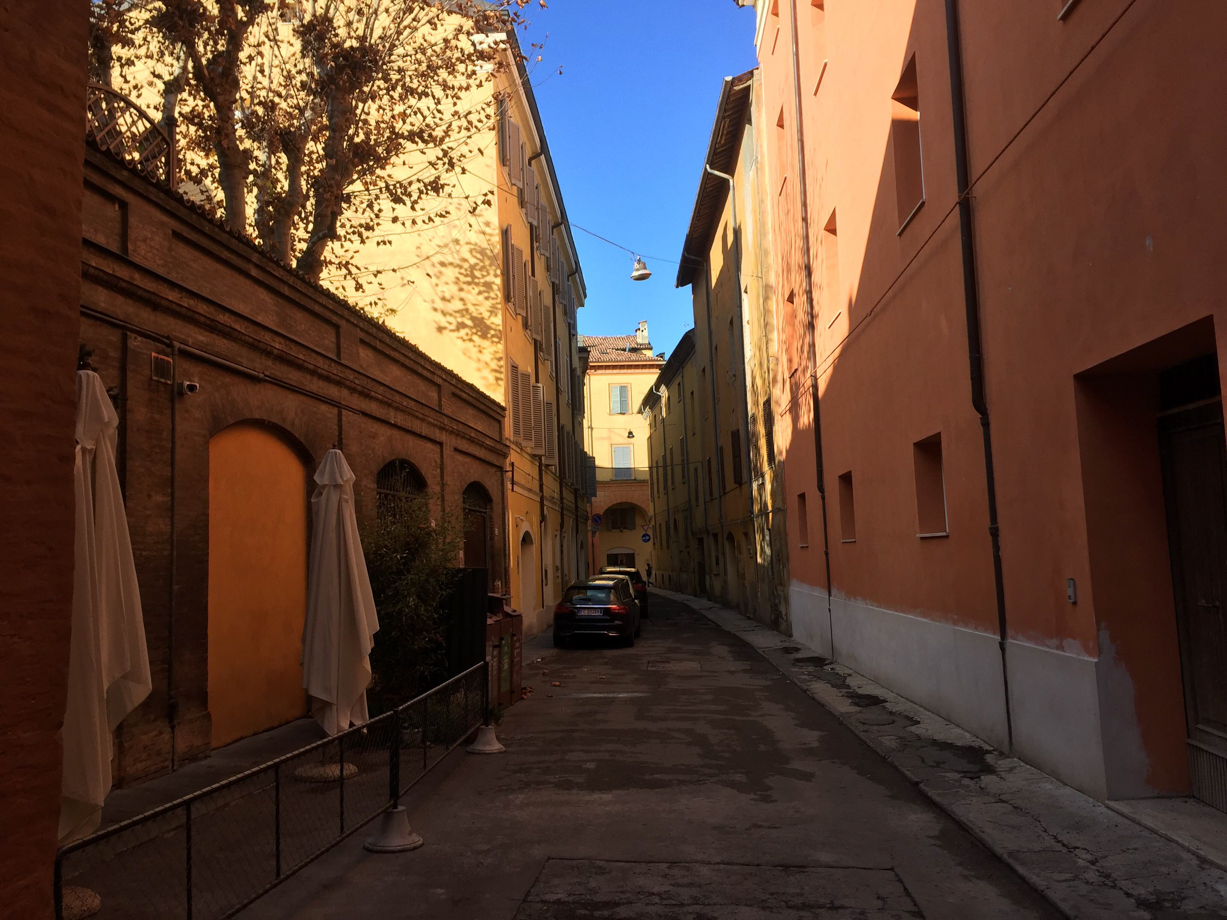 QuartoPiano About half way down this terracotta street is the entrance to QuartoPiano. Oh, and those umbrellas belong to the local bar, Spaccio delle Carceri, – aperitivo anyone?