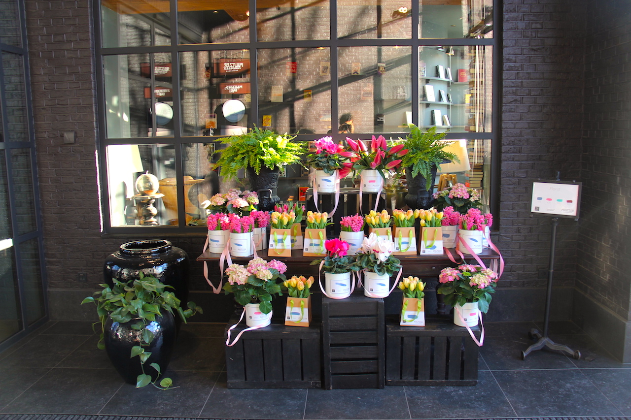 Pulitzer Amsterdam A little flower shop at the entrance. Couldn't be more charming.