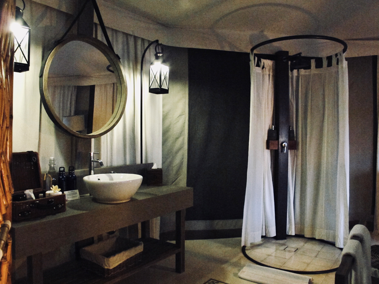 Menjangan Dynasty Resort I love how open this bathroom is. The ring on the floor below the shower, stops the water flooding everywhere pretty efficiently. The toilet is hidden behind bamboo room separators, it’s chill, don’t be a prude. 