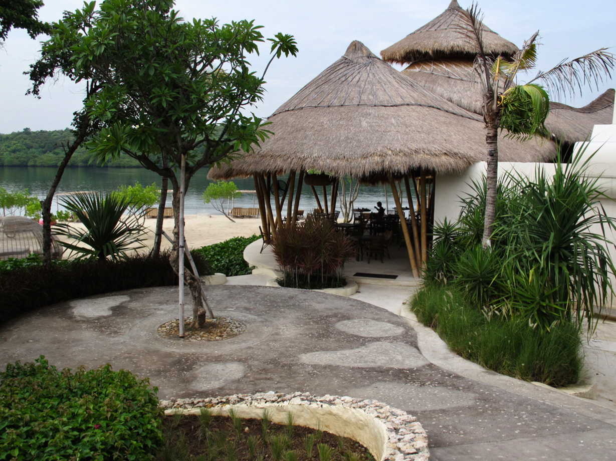 Menjangan Dynasty Resort The main restaurant with the beach. Do you see the little guy in the photo? That’s Jack.
