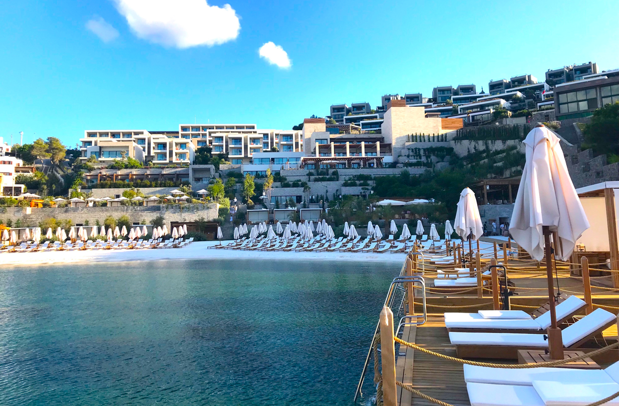 The Bodrum EDITION A shortcut to plunge into the dense and crystalline salt water, the private cabanas are strategically located to watch the beach action or hop on a speed boat to that little extra dose of adventure. 