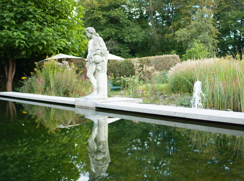 Hôtel Château de Germigney The natural pool was so tranquil.