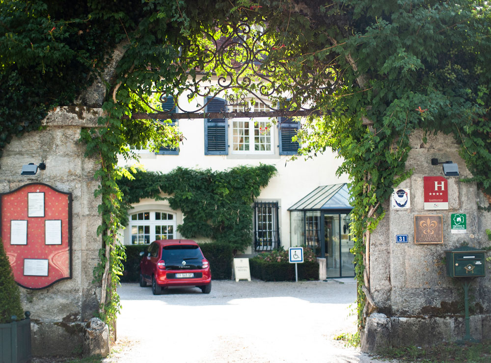 Hôtel Château de Germigney The entry was so inviting. 