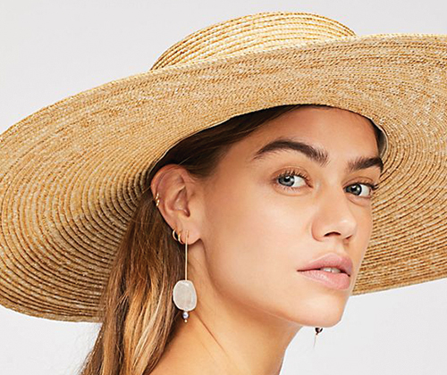 Wide-brimmed sun hat