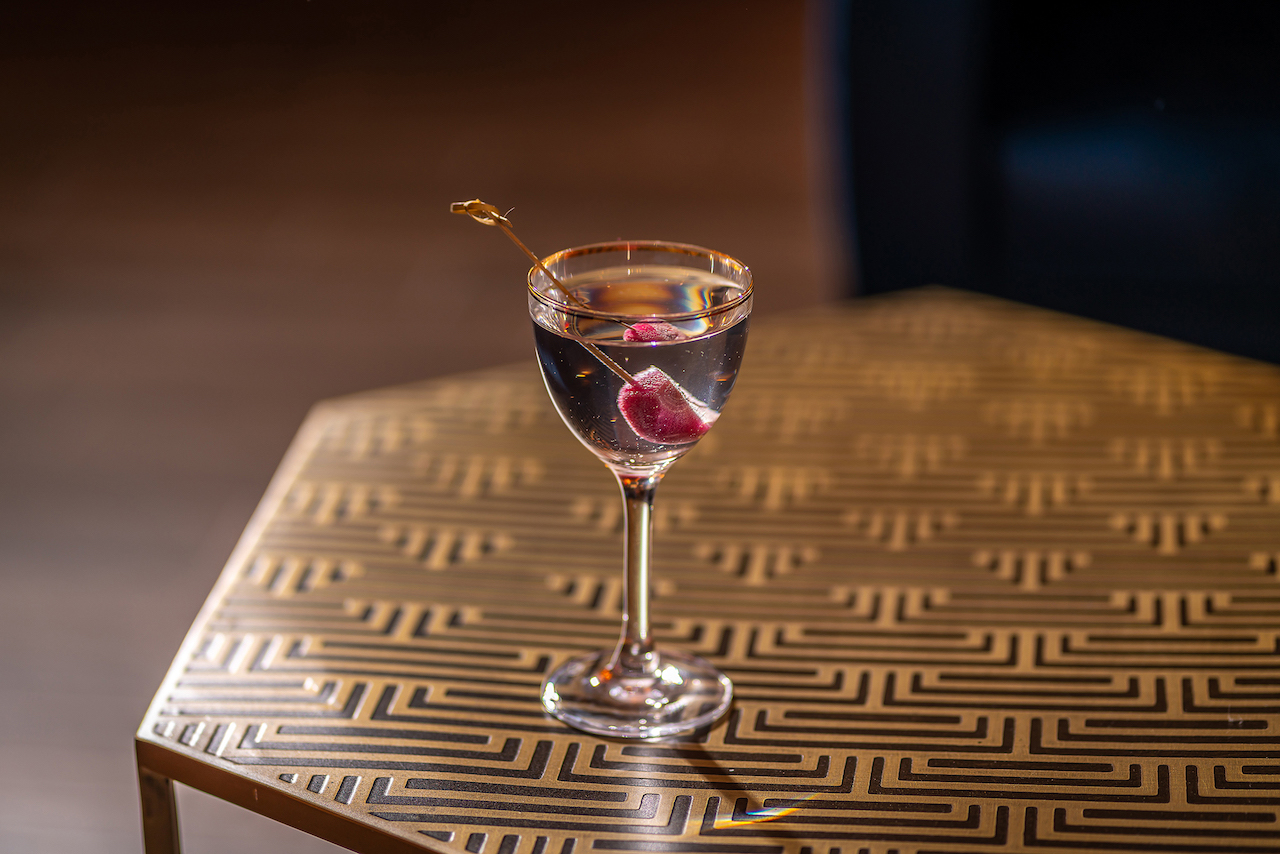 Cocktail Bar Dear Irving Evokes New Eras at the Aliz Hotel