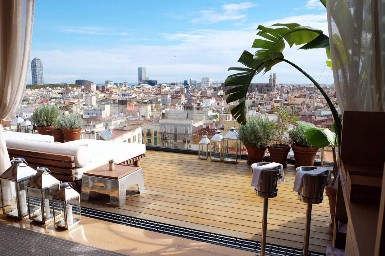 The Barcelona EDITION Rooftop deck & pool overlooking the city. Order food, a drink, lie back and relax. You truly won’t get a better view of Barcelona than this one.
