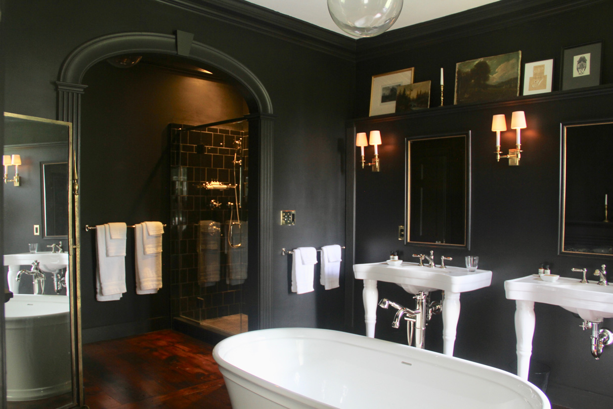 The Inn at Kenmore Hall A perfect soaking tub to unwind and relax.