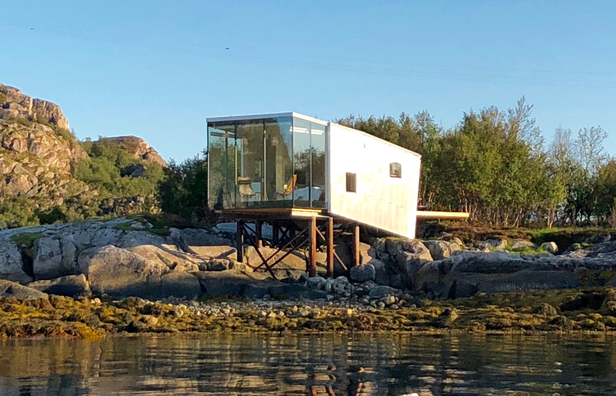 Manshausen The sea cabins were designed to allow guests to fully appreciate the unique landscape where mountains meet the sea.
