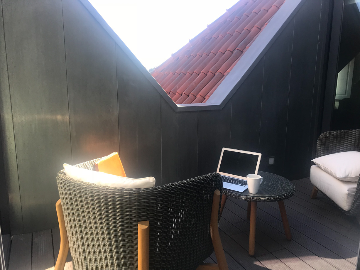 The Lumiares Mobile balcony office. 