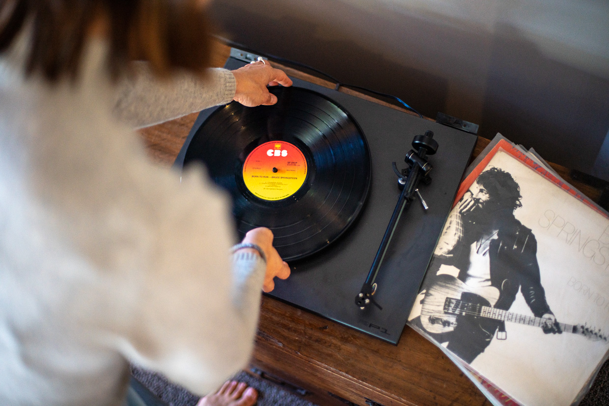 Pretty Beach House The record player in our room. 