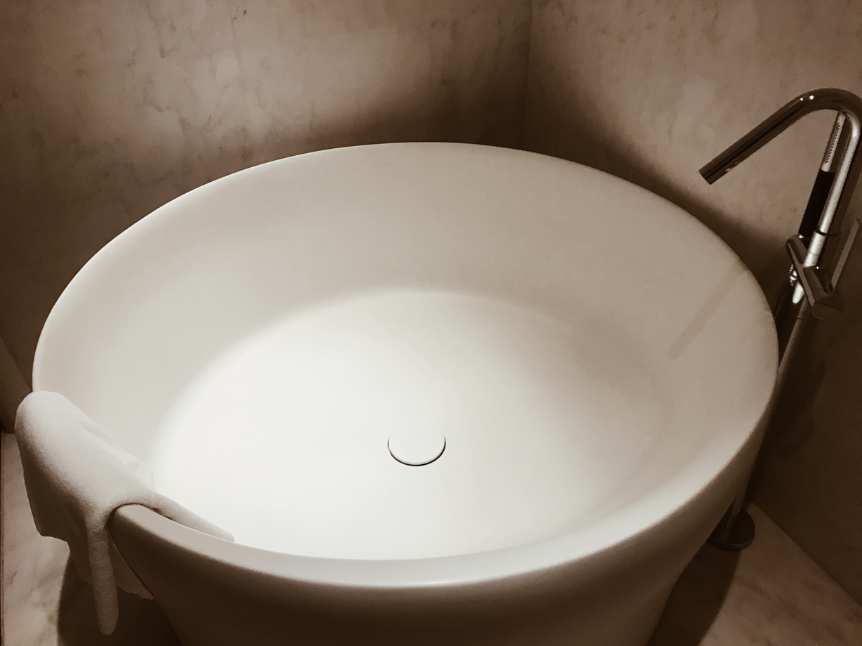 The Shanghai EDITION The Eastern Hemisphere’s most perfectly symmetrical bathtub.