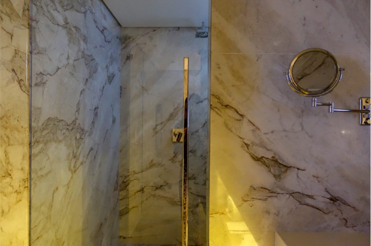 Nomaa Hotel All marble super stylish bathroom.
