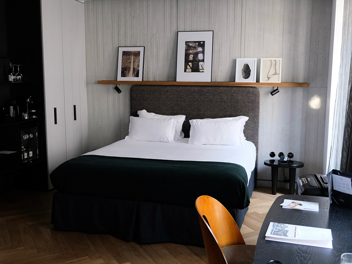 Hotel National Des Arts Et Metiers Our room was very comfortable, with the interiors made of heavy
dark wood and stone with plush velvet details. Warm and cold, the merry
couple.